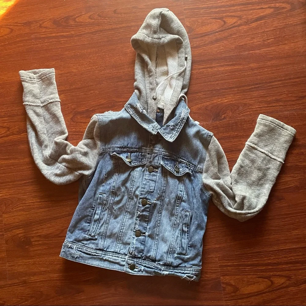 FREE PEOPLE heathered grey hooded sweatshirt distressed denim jean jacket Small